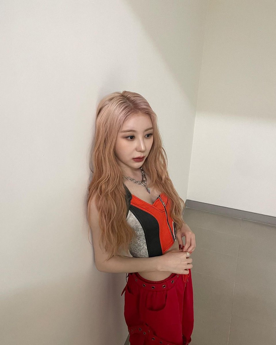 ᅠᅠᅠᅠᅠ
ᅠᅠᅠᅠ      new u𝚙date .  ☆  ͡     ݂  𝐤noc𝐤
ᅠᅠ           ★ ˚.  𝕏  鞋面 🏀 over 𝕥he moon
ᅠᅠᅠᅠᅠ