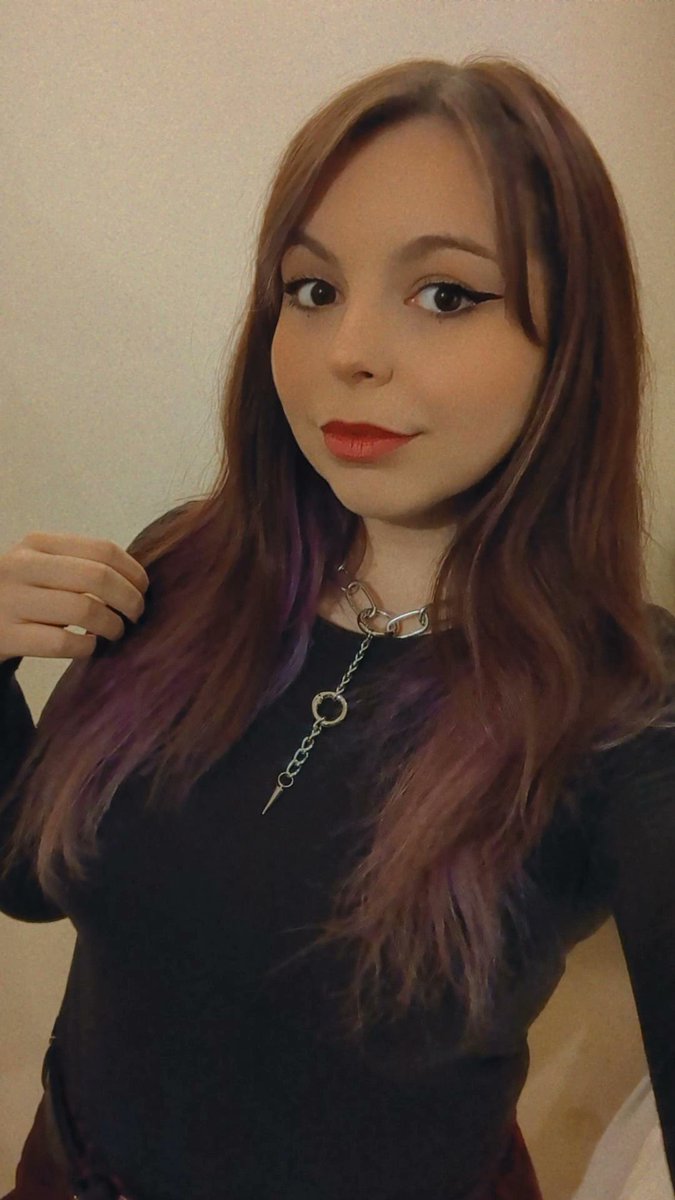 LornaEveStreams's tweet photo. Sorry I've not been active in forever! I am alive and been cuddling animals, eating good food and hibernating 🫶 so just checking in, saying hi and hoping you're all well 😘 https://t.co/1YNCVQfkg1