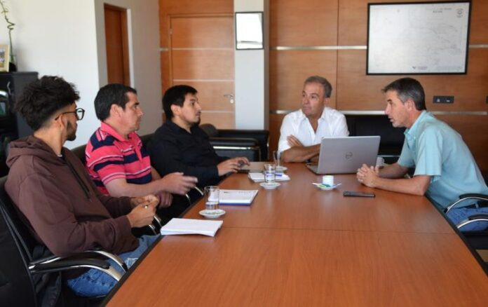 CANAL10ok's tweet photo. #Noticias10 - #RegionSur | La @LegislaturaRN impulsa el #Turismo en #Ñorquinco. El vicegobernador @pedropesatti destacó la importancia de fortalecer la infraestructura turística y preservar el patrimonio cultural y natural.
Te contamos más en #Diario10: https://t.co/mkWV2lrc6L https://t.co/hTTjB2uoEq
