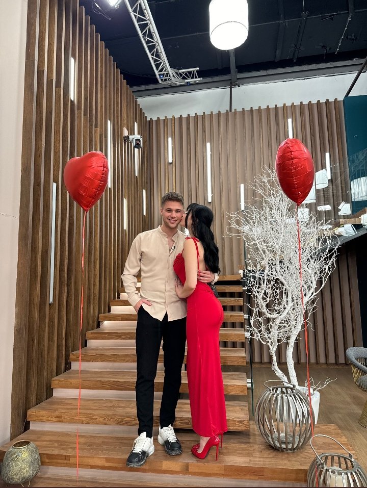 yaşadığınız her zorlukta her mutlulukta her zaman yanınızda olacağız bizi her zaman yanınızda hissedin

BizBize YeterizOgNih