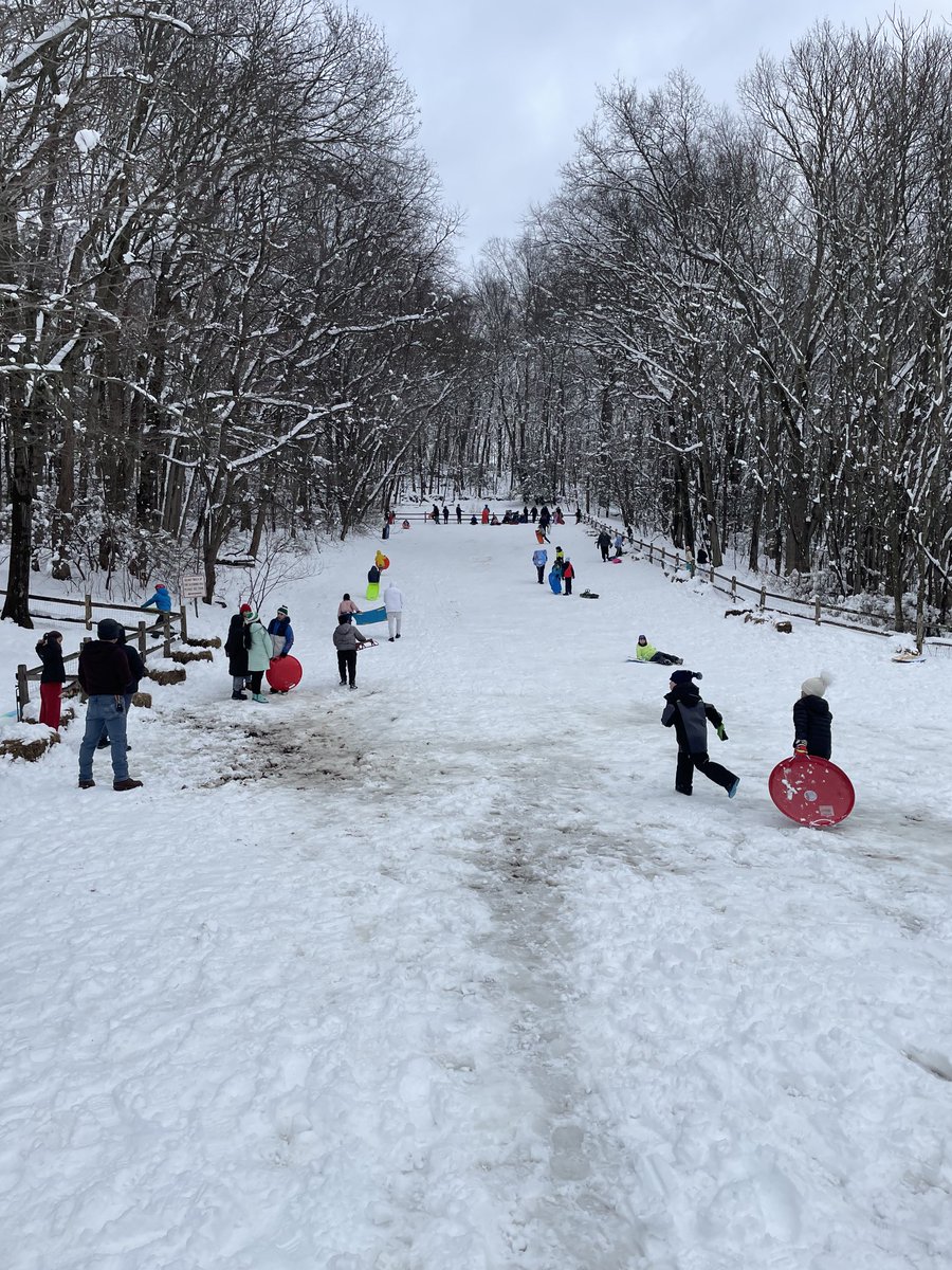 TarrySup's tweet photo. Kiddos enjoying their snow day at Gedney!!!  #playplayplay https://t.co/Lce6P5EG5M