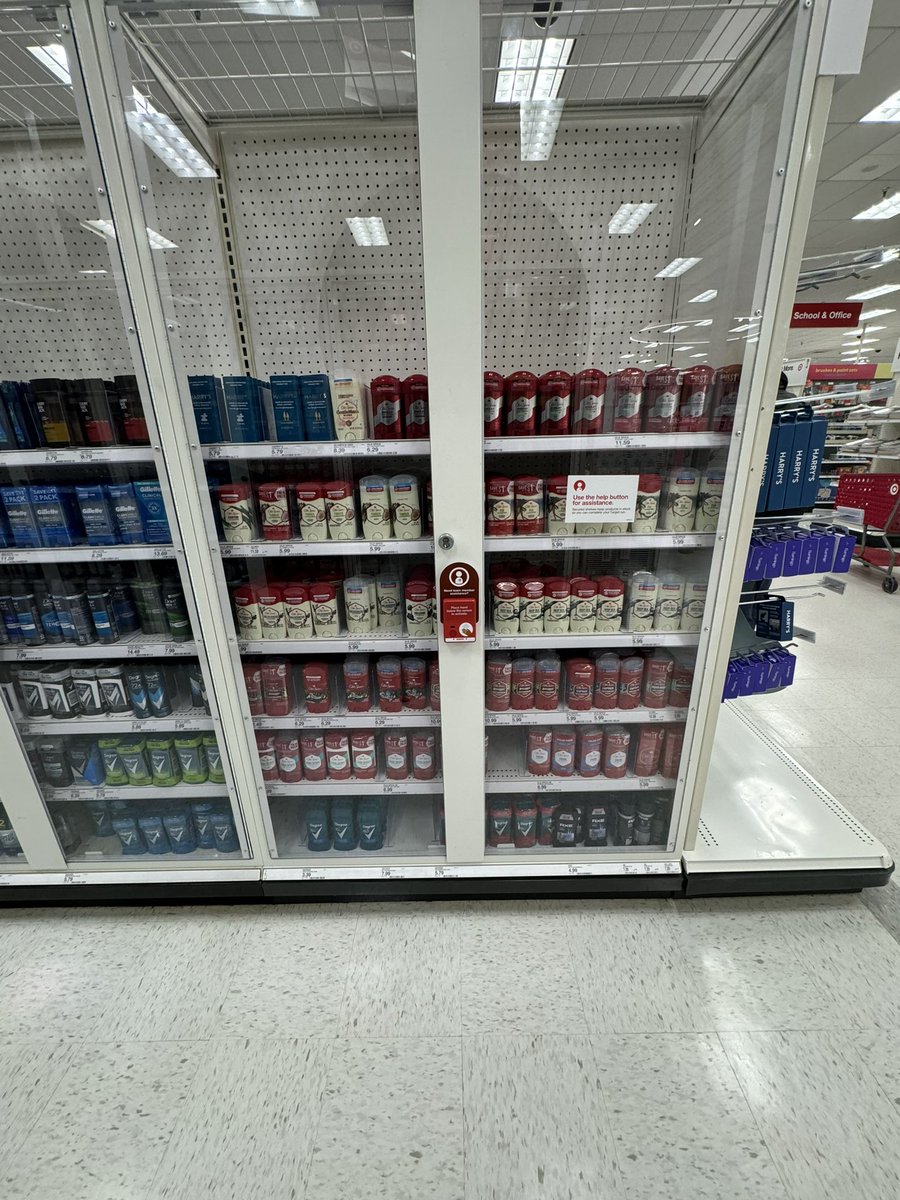 ihatethiskid's tweet photo. I’d rather die than buzz an employee to give me deodorant https://t.co/AgFzPbhJLA