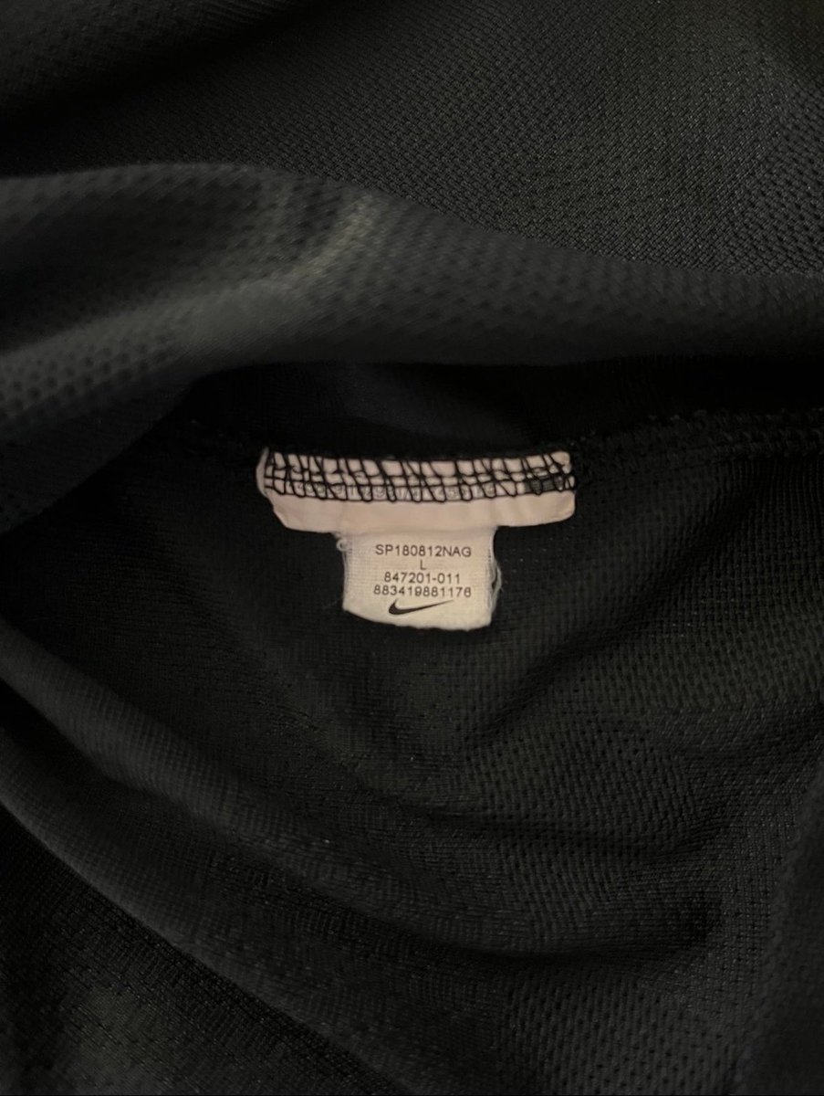 FPLMilwaukee's tweet photo. @shirt_x 2017-18 PSG Mbappe Third Kit

Size L
8/10 condition. The name set is cracking, and there's a faint green stain on the inside of the right arm.

Measurements: 
Width: 21 Inches, Length: 29 Inches

Price - $299 or best offer!

DM if interested. https://t.co/dHNO0v8ZMZ