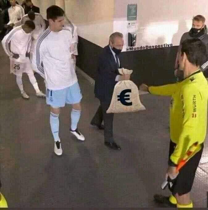 UnibetFrance's tweet photo. Tonton Florentino qui fait annuler un but d'entrée de jeu #RBLRMA https://t.co/MR9qoggRMz