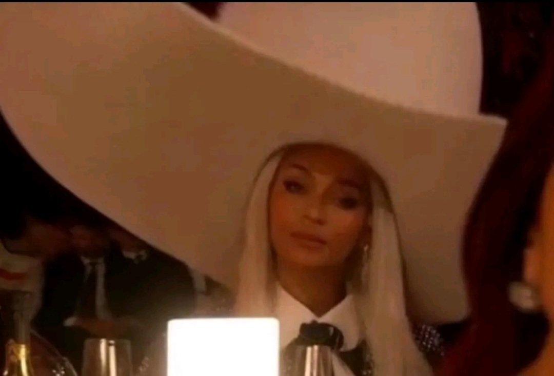 LouMinaj_xo's tweet image. A song for The Eldest Daughters , The Healers , The Givers , The ones who pour into everyone &amp;amp; shoulder the weight of responsibilities their parents need help carrying 🥺😮‍💨 #16Carriages @Beyonce