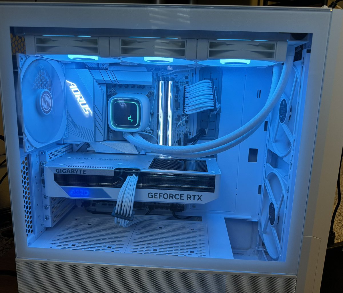 tintran87's tweet photo. New cut, new build. Life is good https://t.co/s0EmdVOhPa