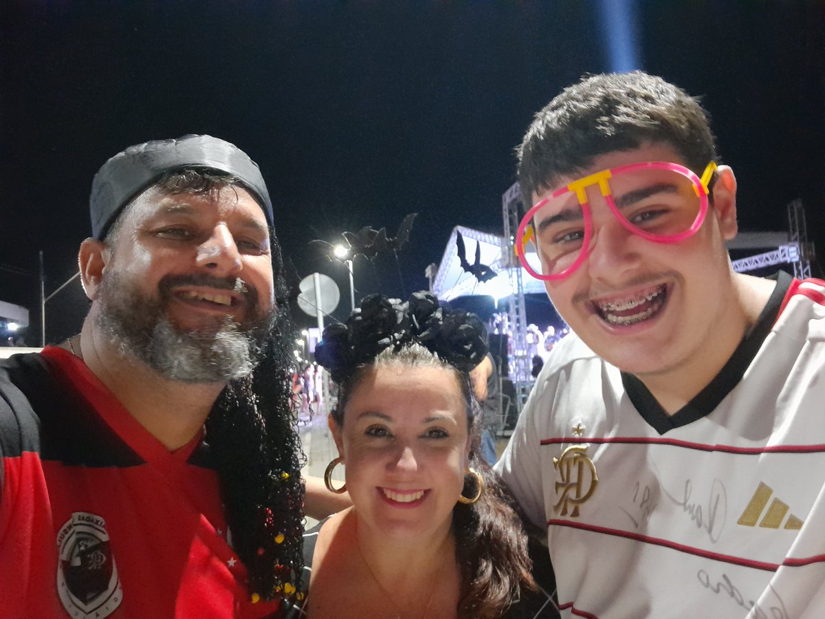 Jean_FlaRN's tweet photo. Ser feliz com as pessoas mais importantes das nossas vidas, transforma um carnaval inesquecível. 

❤️😍 https://t.co/Cixskj8PLZ