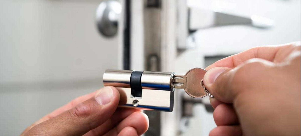 lockrightuk's tweet image. Wakefield Superior Locksmiths  offer a complete range of locksmith services including Lock Repairs and Replacement, Broken Key Removal, Repair of uPVC Locks and Mechanisms and more. ez3.uk/A27vu
#LockRepairs #EmergencyLocksmith #BoardingUp #WindowRepairs #DoorRepairs