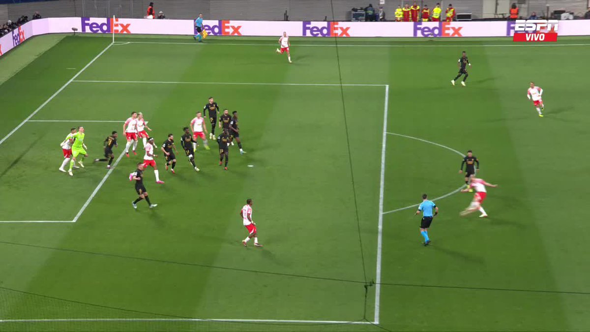 cristobalsoria's tweet photo. Hoy lo han hecho delante de toda Europa…no se cortan un pelo…!!!
Fieles a su ADN y su historia…recibiendo ayudas arbitrales durante 120 años…!!!
Le han anulado un gol a los alemanes al minuto 2 de partido. https://t.co/qGI0QedldL