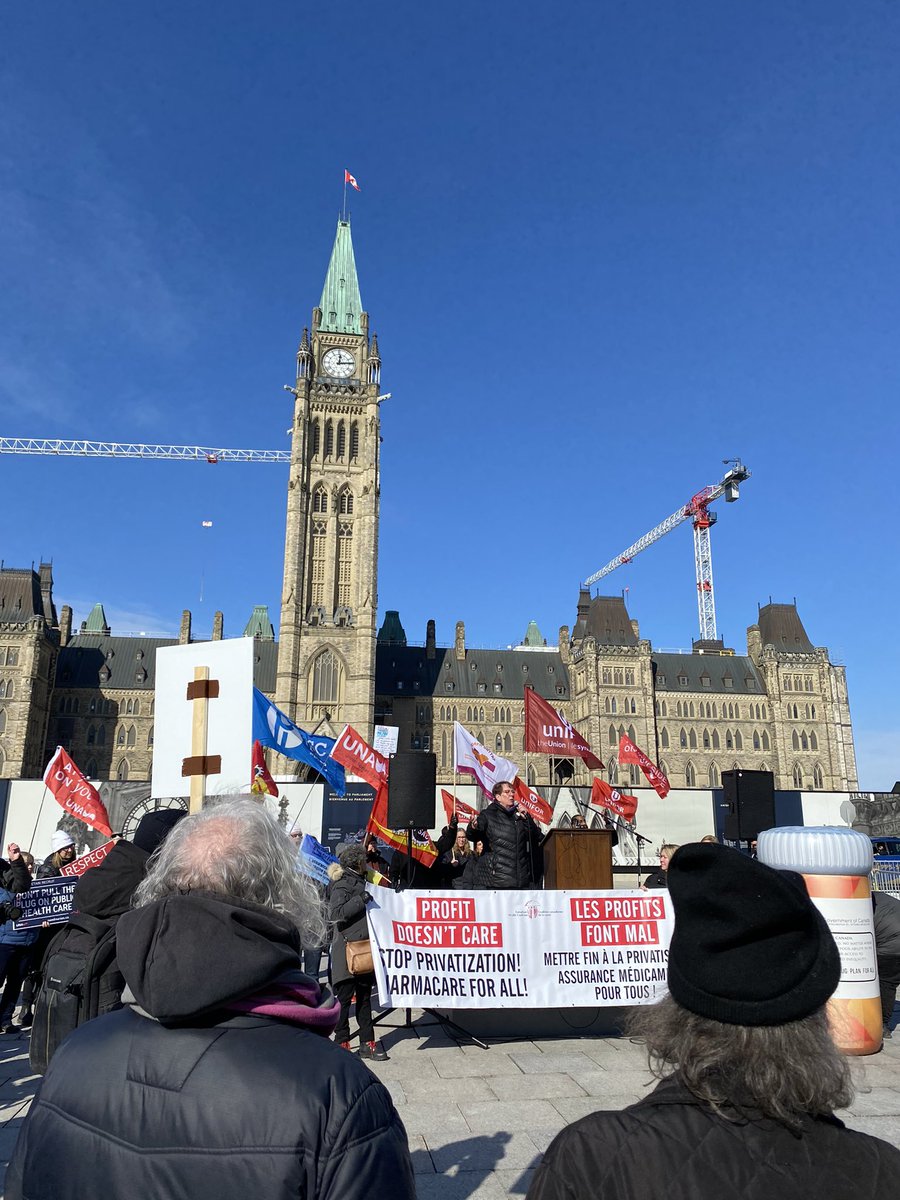 FriendsMedicare's tweet image. Health care advocates SHOWED UP today in support of #PharmacareNOW &amp;amp; our universal Medicare! 👏✊

FOM was proud to stand with @HealthCoalition, workers &amp;amp; activists from all across the country to call for the public health care we deserve!

#ProfitDoesntCare #HealthAndHope