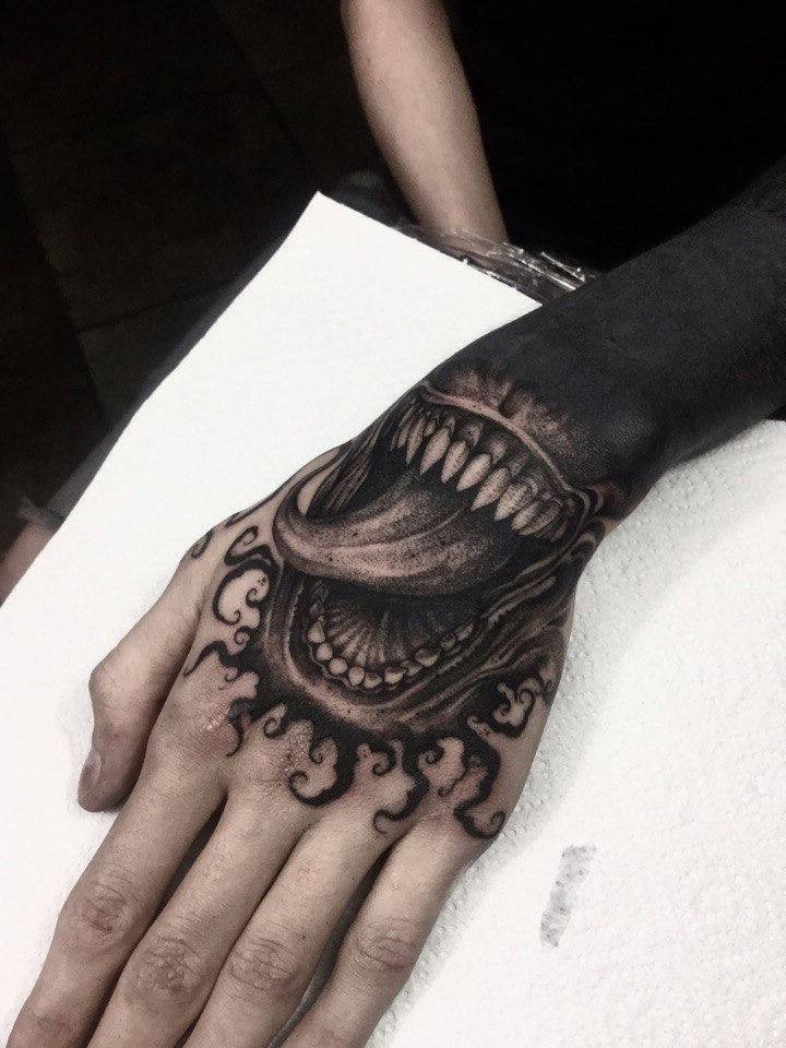 schoentatto's tweet photo. From intricate designs to bold statements, I specialize in bringing your ideas to life on skin. https://t.co/2S4yeyA1R6