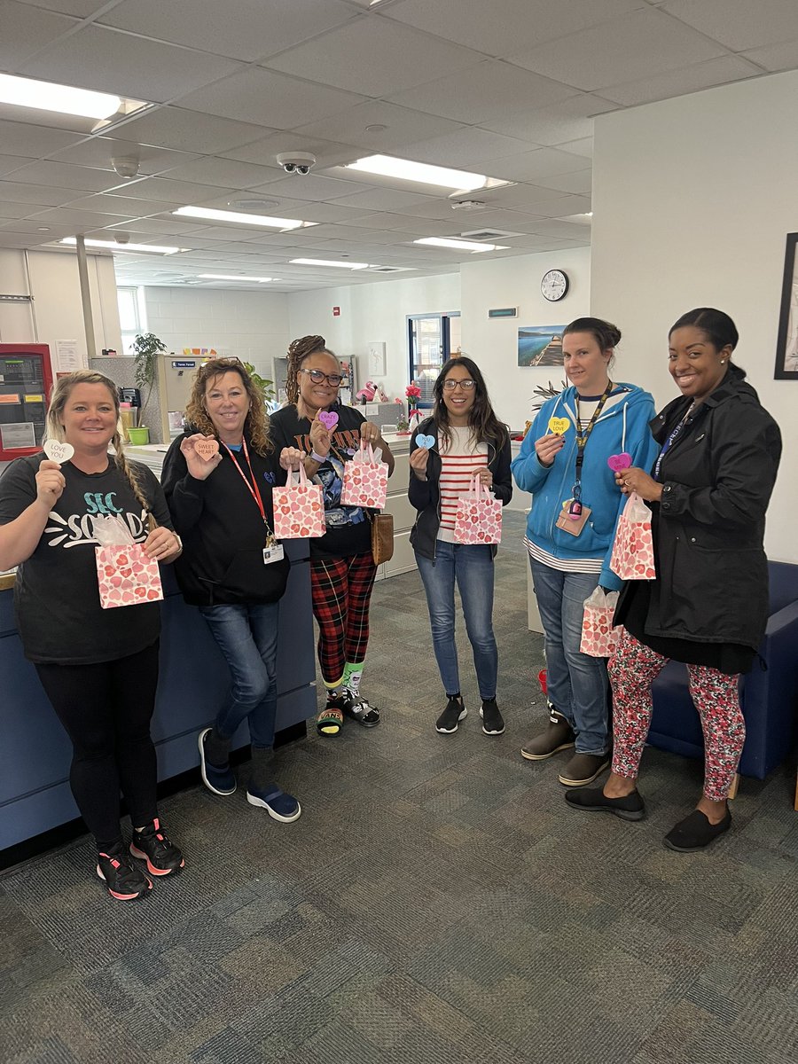 We had so much fun today with our Catch the Love game! Our lucky winners had a heart at the end of the day and got a prize! ❤️💜🩷 #pembrokeunity <a href="/PES_Mustangs/">Pembroke Elementary</a> <a href="/BethBianchi/">Beth Bianchi</a> <a href="/amwetmore/">Amie Wetmore</a>