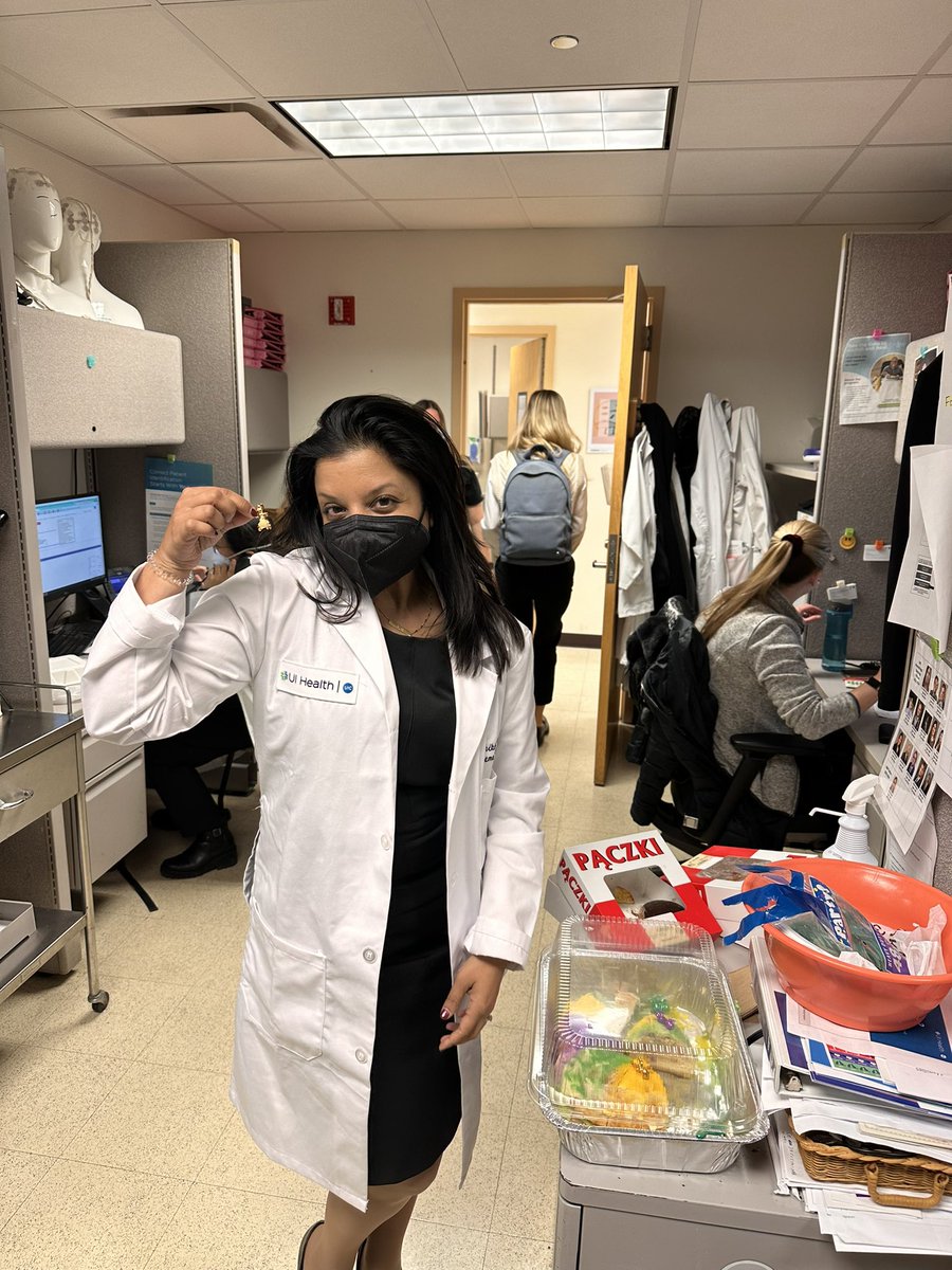 UIC Heme Onc Fellowship (@uic_ho_fellows) on Twitter photo Happy Mardis Gras!! 💚💜💛 Luck & prosperity to <a href="/ShikhaJainMD/">Shikha Jain MD, FACP</a> this year for finding the 👶. <a href="/UICancerCenter/">University of Illinois Cancer Center</a> <a href="/DrKarineTawagi/">Karine Tawagi MD</a> Happy Mardis Gras!! 💚💜💛 Luck & prosperity to <a href="/ShikhaJainMD/">Shikha Jain MD, FACP</a> this year for finding the 👶. <a href="/UICancerCenter/">University of Illinois Cancer Center</a> <a href="/DrKarineTawagi/">Karine Tawagi MD</a>