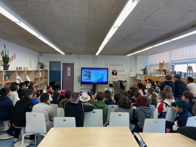 Aida Mata Ventosa (@aidamatav) on Twitter photo Dimecres passat vaig poder acostar la nostra recerca als alumnes de 6è de l'escola Àngels Alemany i Boris de Lloret de Mar, dins el marc de #100tífiques. Quines preguntes tan interessants que van fer! Encantada amb la iniciativa, un any més <a href="/BQBiomedMolUB/">Biochemistry & Molecular Biomedicine UB</a> <a href="/BiologiaUB/">Facultat de Biologia UB</a> <a href="/IBUB_UB/">IBUB-UB</a> Dimecres passat vaig poder acostar la nostra recerca als alumnes de 6è de l'escola Àngels Alemany i Boris de Lloret de Mar, dins el marc de #100tífiques. Quines preguntes tan interessants que van fer! Encantada amb la iniciativa, un any més <a href="/BQBiomedMolUB/">Biochemistry & Molecular Biomedicine UB</a> <a href="/BiologiaUB/">Facultat de Biologia UB</a> <a href="/IBUB_UB/">IBUB-UB</a>
