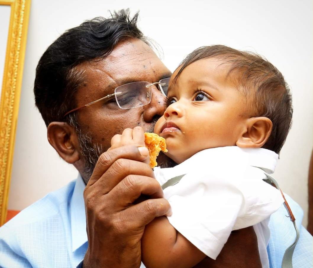 thirumaofficial's tweet photo. அன்பின் பெருக்கம் அருள்.
அன்பின் பேராழம் காதல்.

காதல் ஓய்வதில்லை.
காதல் முறிவதில்லை.
காதல் வீழ்வதில்லை.
 காதல் சாவதில்லை. 
காதல் பொய்ப்பதில்லை.
ஆதலால்,
காதலர் தோற்பதில்லை.
#HappyValentinesDay https://t.co/cpZjonN3Wi