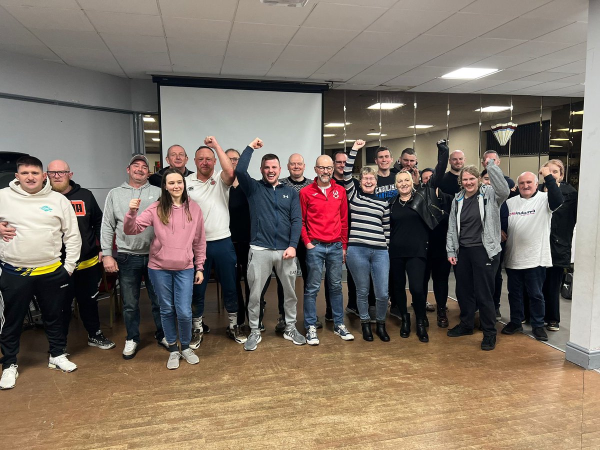 SolihullMoors's tweet image. 🚶 @SolihullWalk completed their 32 mile challenge earlier this evening! 🙌

The walkers were welcomed at the ARMCO Arena with hot drinks and food for their tremendous efforts! 

To donate, click here: justgiving.com/page/solihullw… 

Well done to all those involved 🤝

#SMFC | #KHFC