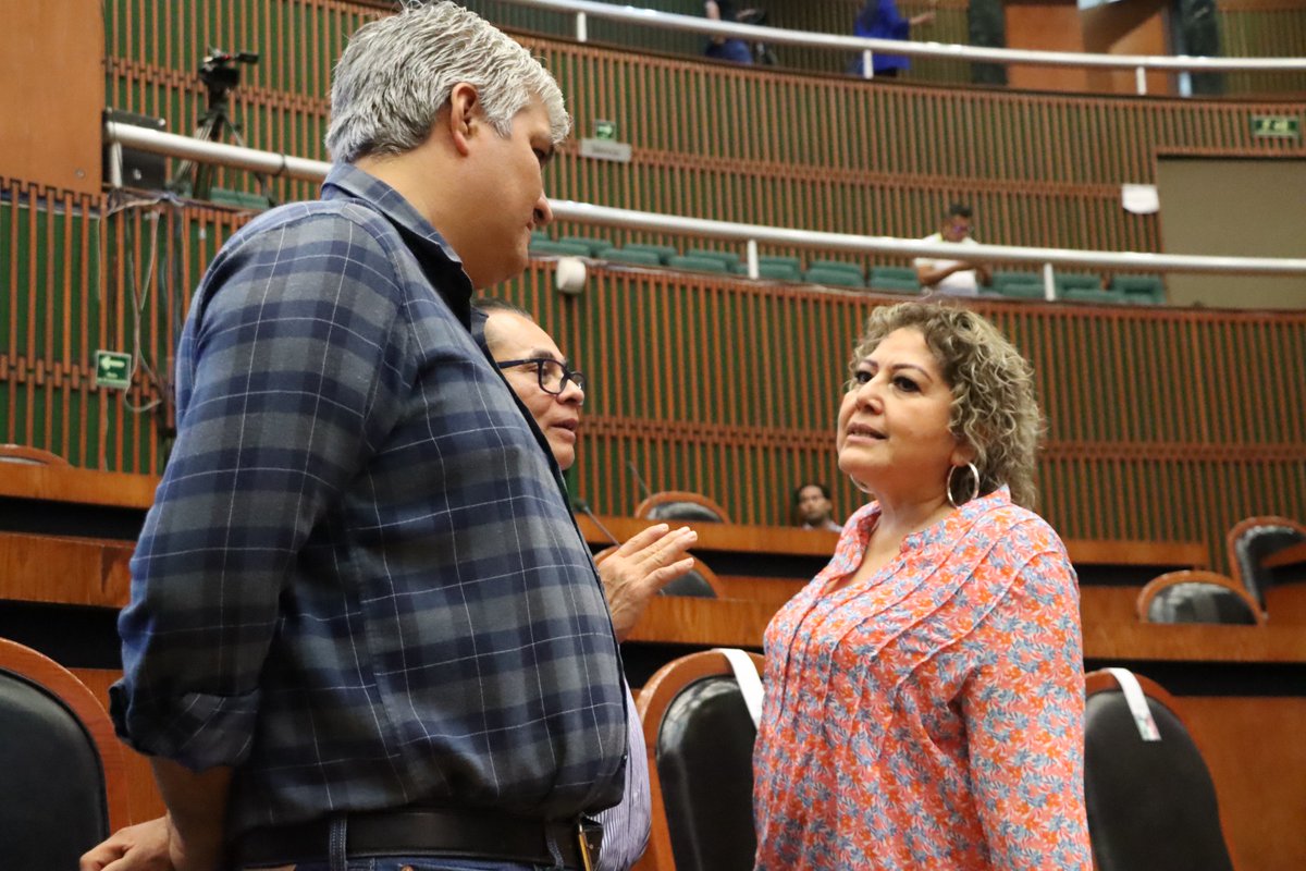La única opción … es seguir Adelante. 
Saludos desde el Salón de Plenos del Congreso del Estado.