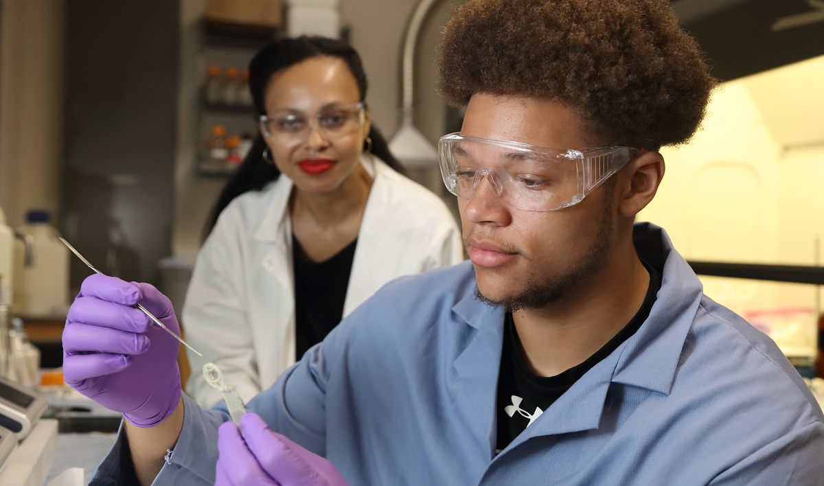 A team of @_HamptonU undergrads & @UVA Engineering undergrads & advisors has published a paper, the first to result from collaborative research (at.virginia.edu/ouV2cs ) b/w chemical engineering departments at the schools. Congrats to all! @uvachechair @Caliari_Lab @Prof_Lampe