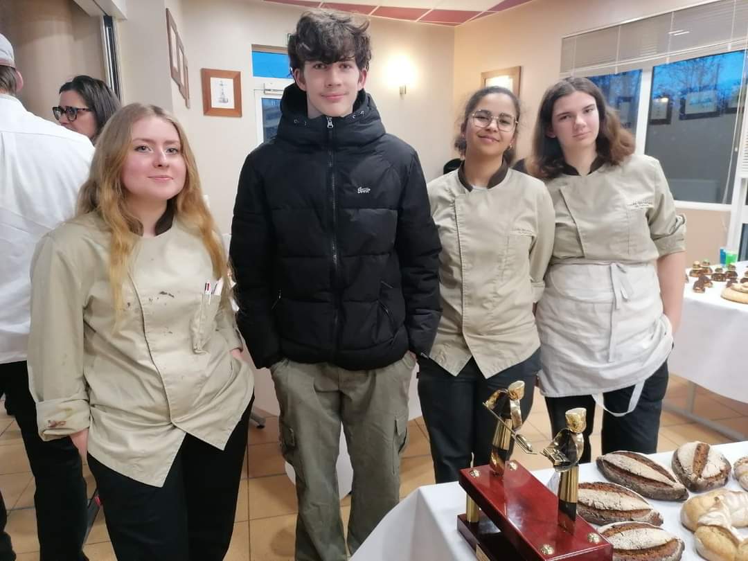 LyceeDetroit's tweet photo. Trophée de l'excellence en boulangerie pâtisserie
Belle réussite pour les 4 lycées 
Et félicitations au lycée Notre dame de la Providence d'Orchies pour l'obtention de la 1 ére place ! 
@dsden62 
@academielille https://t.co/Ce16H0D0tF