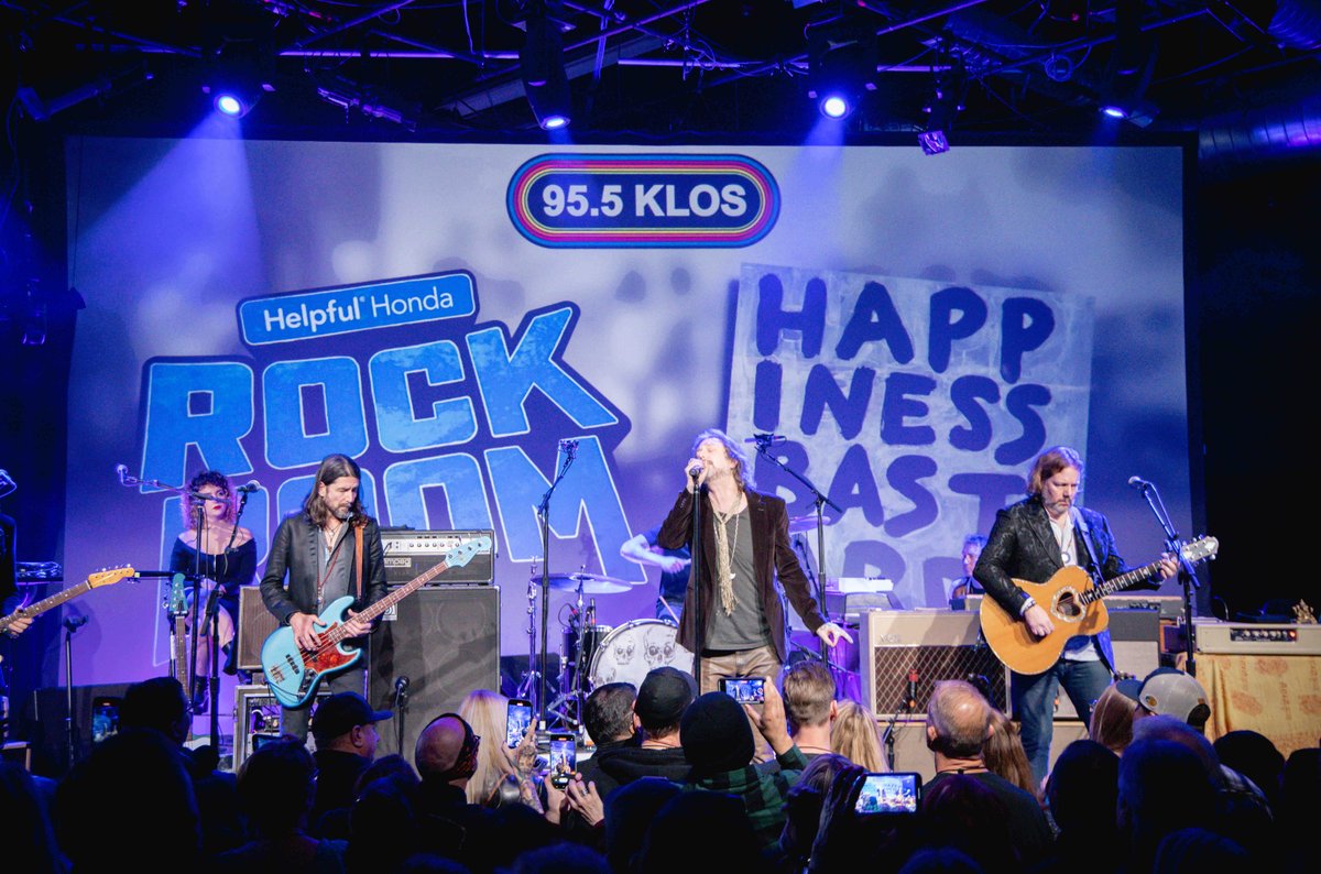 955KLOS tweet picture