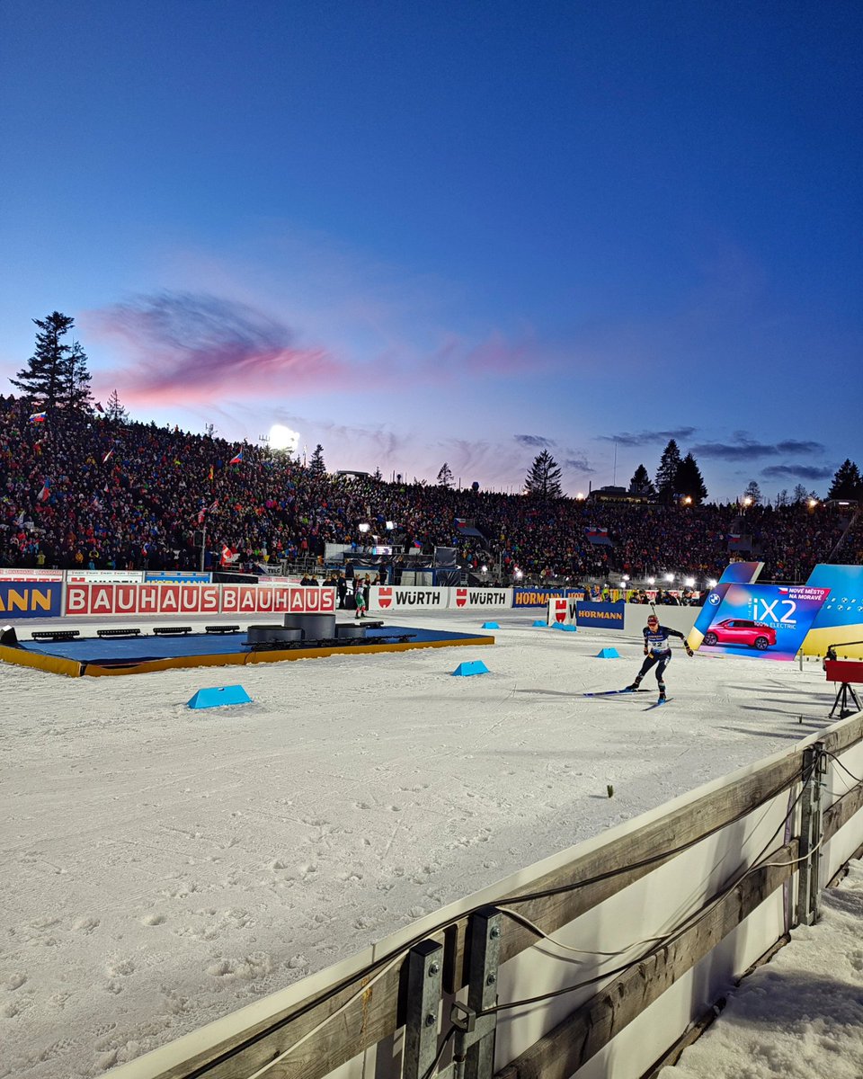 VlaNov66's tweet photo. Červánky nad Vysočina arénou! Valentýn se blíží! 🌷 
#valentyn #biathlon #biatlon #loveisintheair https://t.co/O1Tv8KKeFw