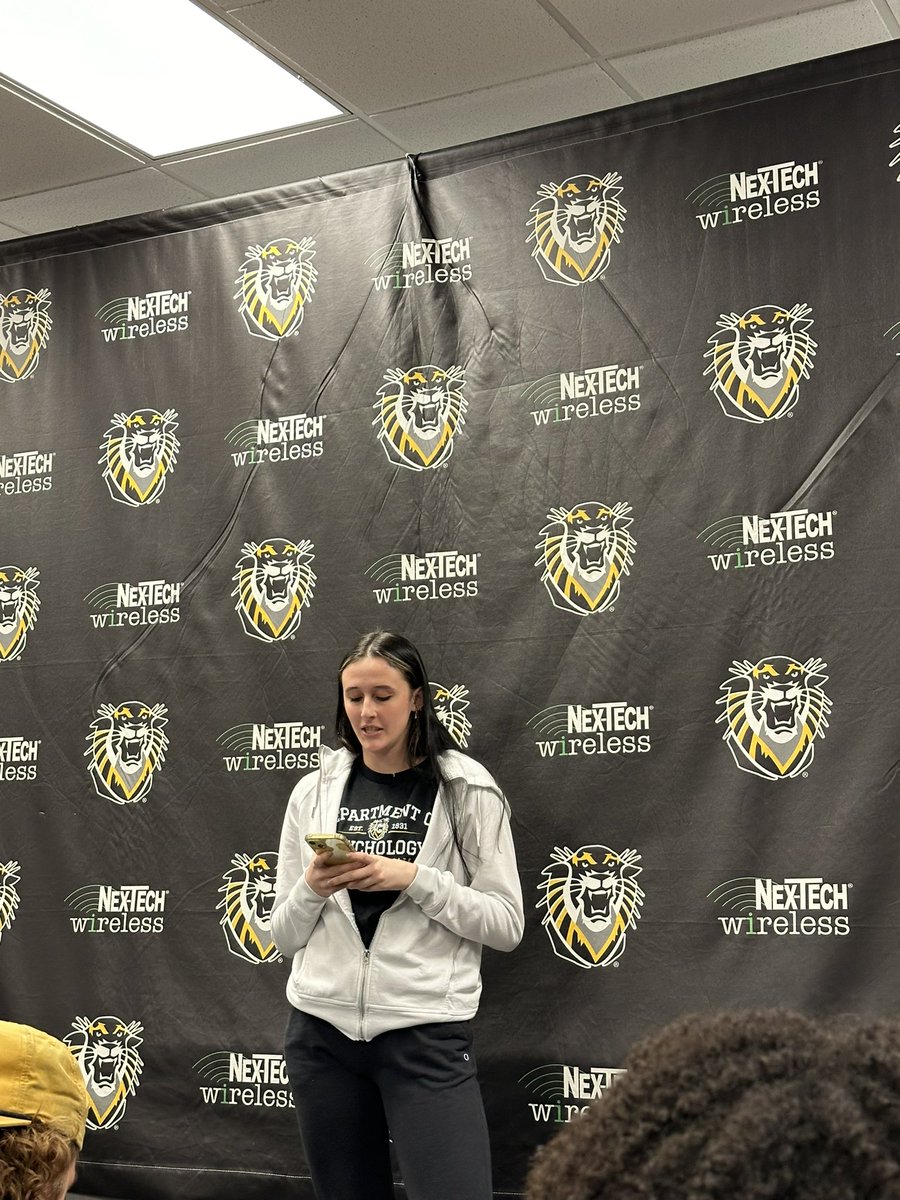 FHSU_FCA's tweet photo. Last night a few students spoke about a bible verse that was close to them.  We talked about how God has a plan for you and to trust in Him.  We also talked about faith over fear!  Have a great week💛 https://t.co/m6QLDiXqLB