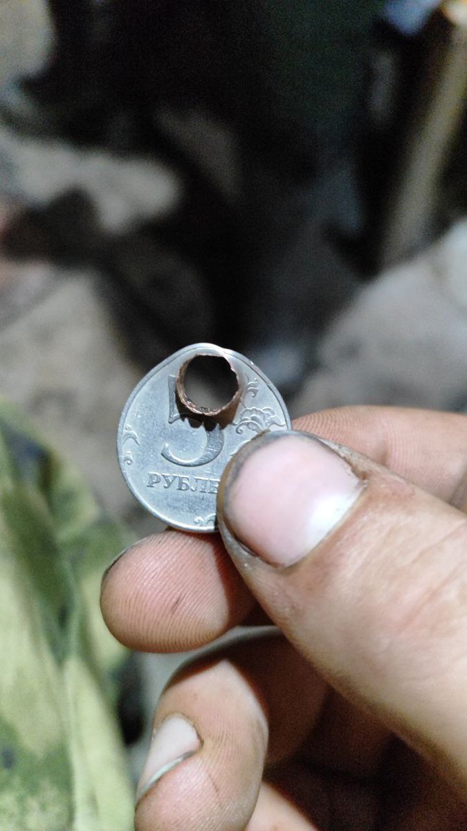 Есть один паренёк, с недавних пор называет меня - мамой) 
Отправился он, на войну!  По факту сообщил. Засранец конечно 🤗 
И хвастун редкий) 
Но это он в меня)
20 лет парню, год назад -пацифист, ёпта!
А теперь - это с 300 метров. Снайпер) Авдеевское напр.
И да- Я ГОРЖУСЬ!!!