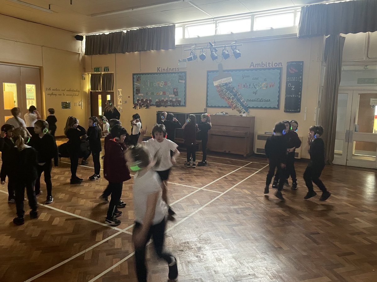 Miss Clutterbuck tweet media