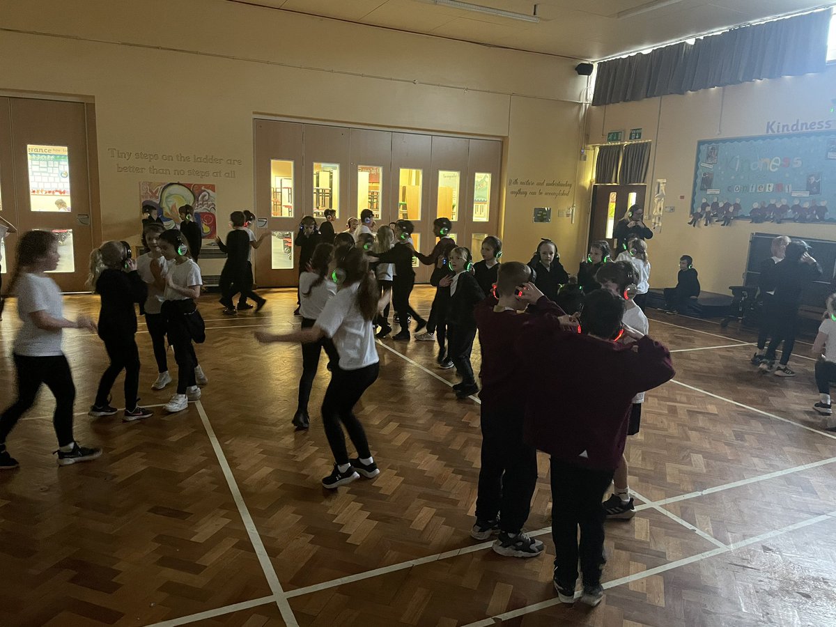 Miss Clutterbuck tweet media