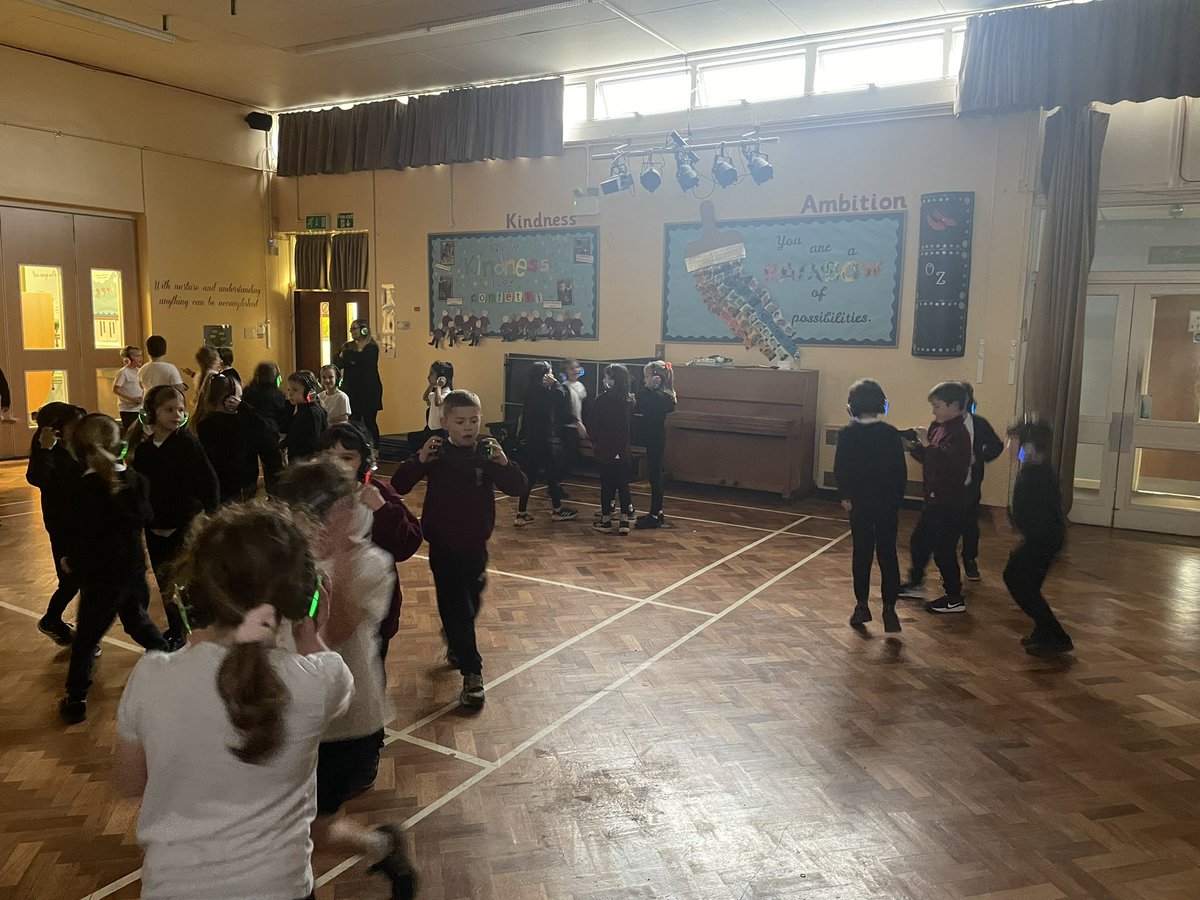 Miss Clutterbuck tweet media