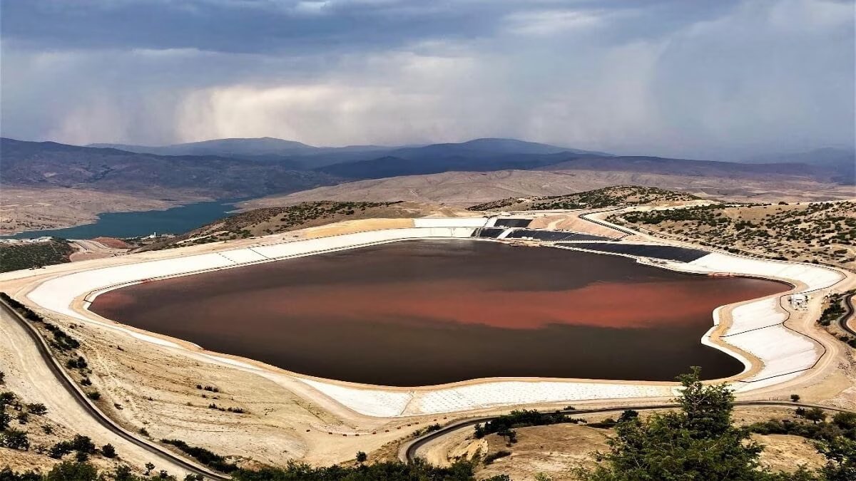 Erzincan'da büyük bir yıkım olacak. 5 milyon tonluk siyanürün toprağa bırakılmasının ağır sonuçlarını sizlere örneklerle anlatıyorum ;