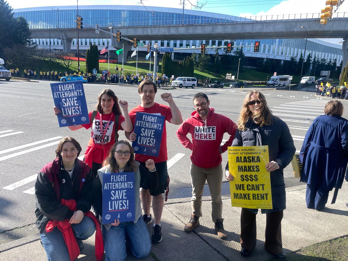 We are glad we got the chance to join the flight attendants picket at Seatac today. We stand in solidarity with flight attendants fighting to raise standards in the industry! #1u