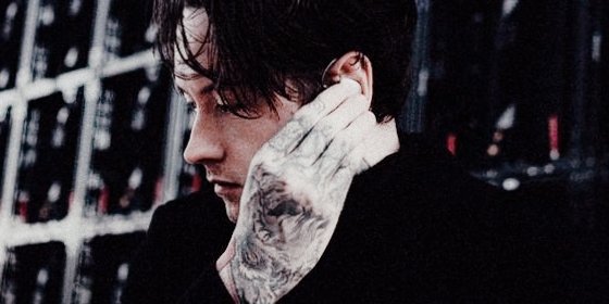 crookedfables's tweet photo. ⠀
  ⠀⠀⠀⠀⠀⠀.;⠀𝐄𝐙𝐑𝐀 𝐇𝐀𝐋𝐄.

dedicated to music. tattoo enthusiast. pogue. an original character crafted for the outerbanks verse. SL's | banter.

⠀⠀⠀⠀⠀⠀⠀⠀ ↻ | ♡ | ↓ https://t.co/FFrwauYae5