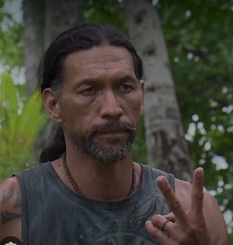LConfini's tweet photo. Bon. Des colliers, y en a 2 chez moi déjà...
#KohLanta https://t.co/sciGtGCAq8