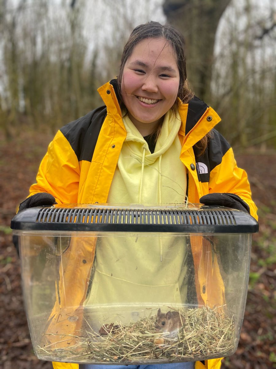 DHSfG_Science's tweet photo. Sixth Form Biologists measuring population sizes of vertebrates and invertebrates on their field trip @CranedaleCentre https://t.co/krDnhscCl7