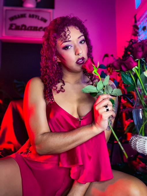 Don't miss your chance to subscribe for only $5 and spend some quality time with me 💋🖤 https://t.co/<a href="/tag/clip"class="tags"><span>#clip</span></a>