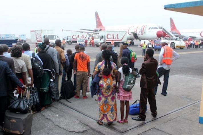 mediacongo's tweet photo. #SudKivu : Assignée en justice par des clients lésés, la compagnie aérienne, #flyCAA, a été condamnée à payer 33.000 USD soit 4.150 USD de dommages et intérêts à chaque plaignant par le Tribunal de commerce de #Bukavu https://t.co/XRP6JkZtZh