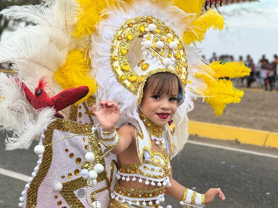 OviedoPSUV's tweet photo. Así disfrutamos de este segundo día en el calipsódromo de Ciudad Guayana, viviendo  momentos mágicos e inolvidables durante los carnavales, donde la alegría, la música y la diversión nos unen para disfrutar de esta tradición  de nuestra Ciudad Guayana Para Vivir. @nicolasmaduro  #ciudadguayana #Venezuela  #CarnavalesFelices2024