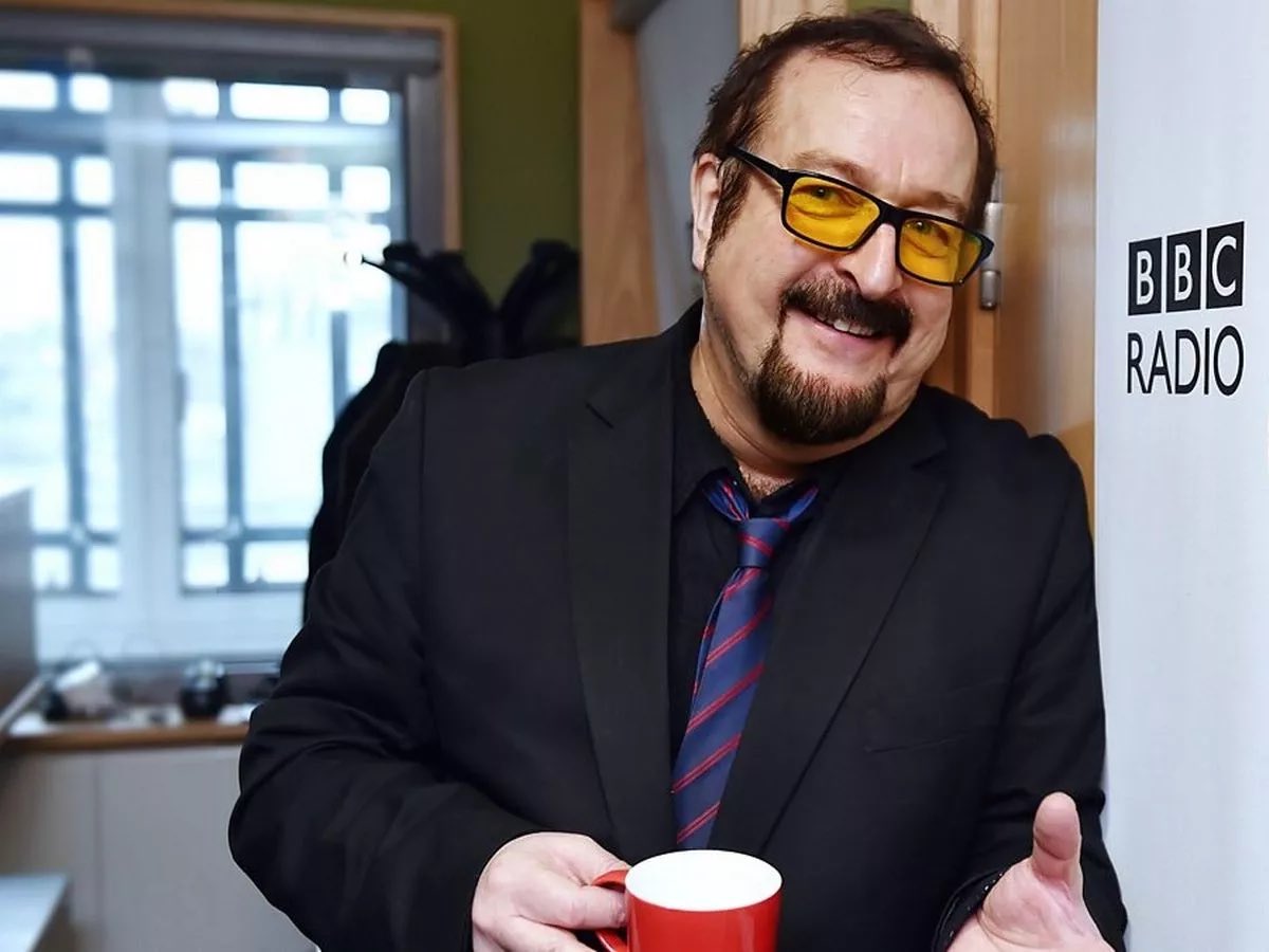 I was shocked and saddened to hear that Steve Wright - a broadcasting behemoth and a wonderful human being - has passed away. His professional skill was matched by his tangible compassion. My heart goes out to his family and to all who loved him. Thank you Steve. x