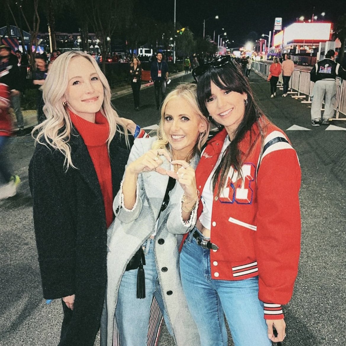 elenaslois's tweet photo. when buffy meets caroline &amp; elena https://t.co/cg6G7iYMrM