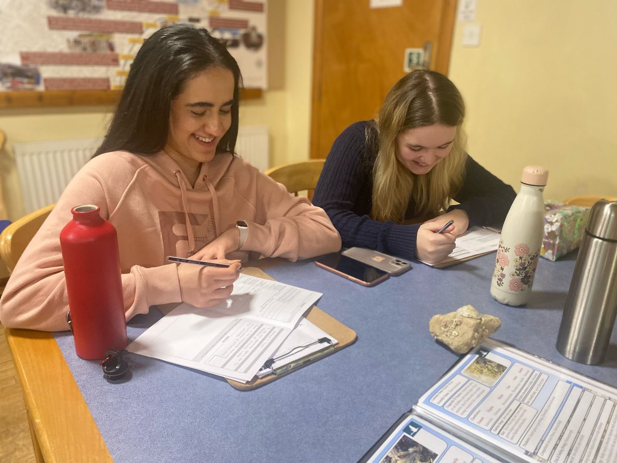 DHSfG_Science's tweet photo. Hard at work 👍🏻 even into the evening on our Biology residential trip to the @CranedaleCentre https://t.co/Uc0BNo3o1j