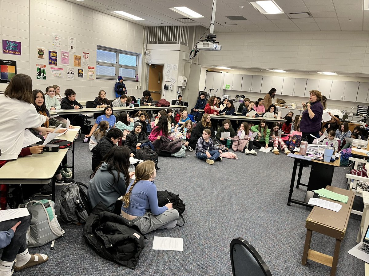 Thomas Middle School (@ahsd25thomas) on Twitter photo HUGE turn out for our spring play information meeting! This drama room is full of excitement 🤩 <a href="/FergusDrama/">Nora Fergus</a> HUGE turn out for our spring play information meeting! This drama room is full of excitement 🤩 <a href="/FergusDrama/">Nora Fergus</a>