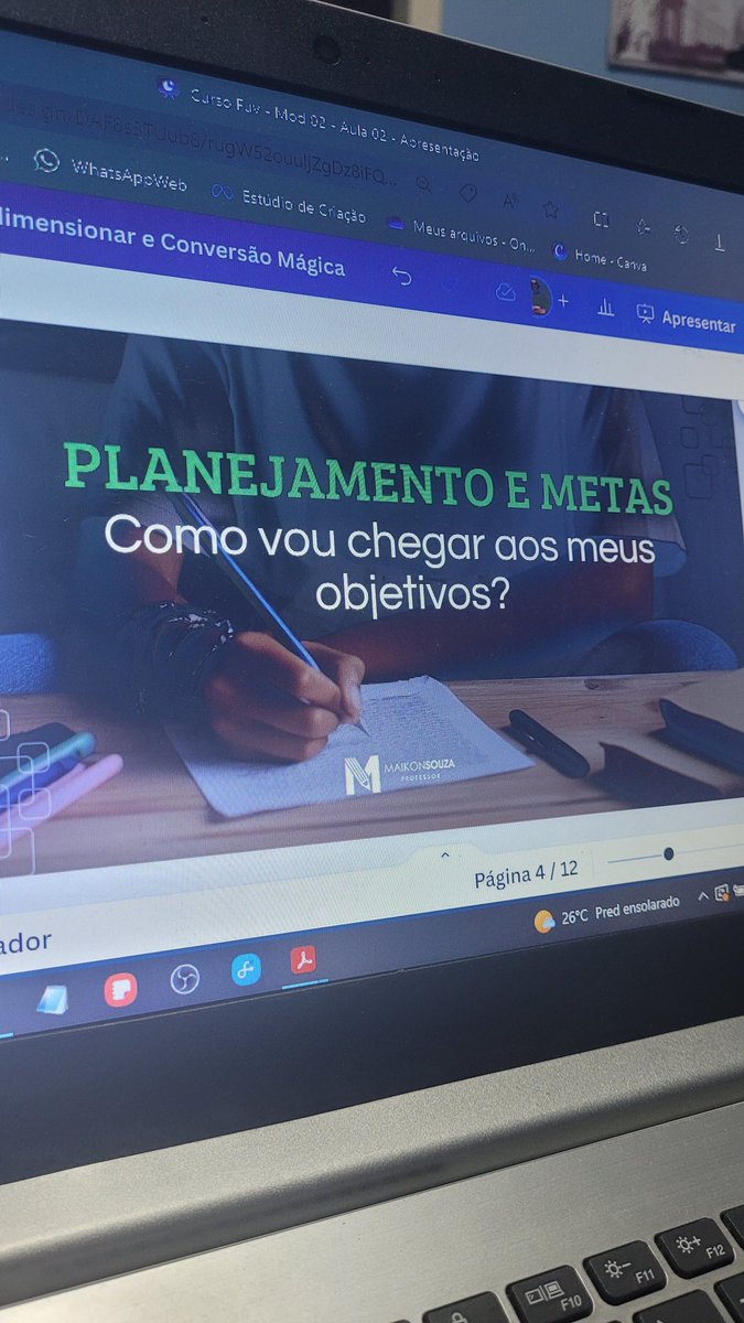 profmaikonsouza's tweet image. Saindo mais uma aula do curso de redação Fuvest. Aliás, quem quiser informações sobre o curso só me mandar msg. 

O lançamento está com vários bônus e tem cupom para estudante de escola pública.  ☺️

#fuvest #studytwt #studytwtbr