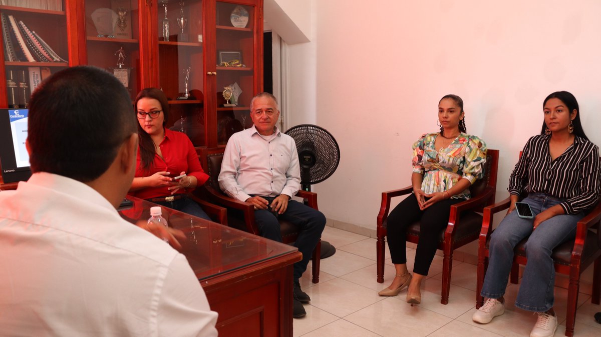 ContraloraValle's tweet photo. #ControlFiscal #ControlDesdeElTerritorio
La Contralora del Valle realizó #HOY visita de seguimiento a la auditoría de cumplimiento a la contratación que se está ejecutando en el IMDEREZ de #zarzalvalle https://t.co/XX0HBMG7su