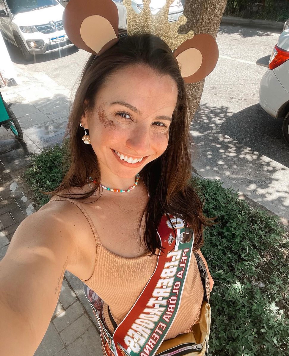 FluminenseFC's tweet photo. Cidade de praia, carnaval e FLUMINENSE 🇭🇺🇭🇺🇭🇺🇭🇺

#CarnaFlu https://t.co/LWTyOwVJgG