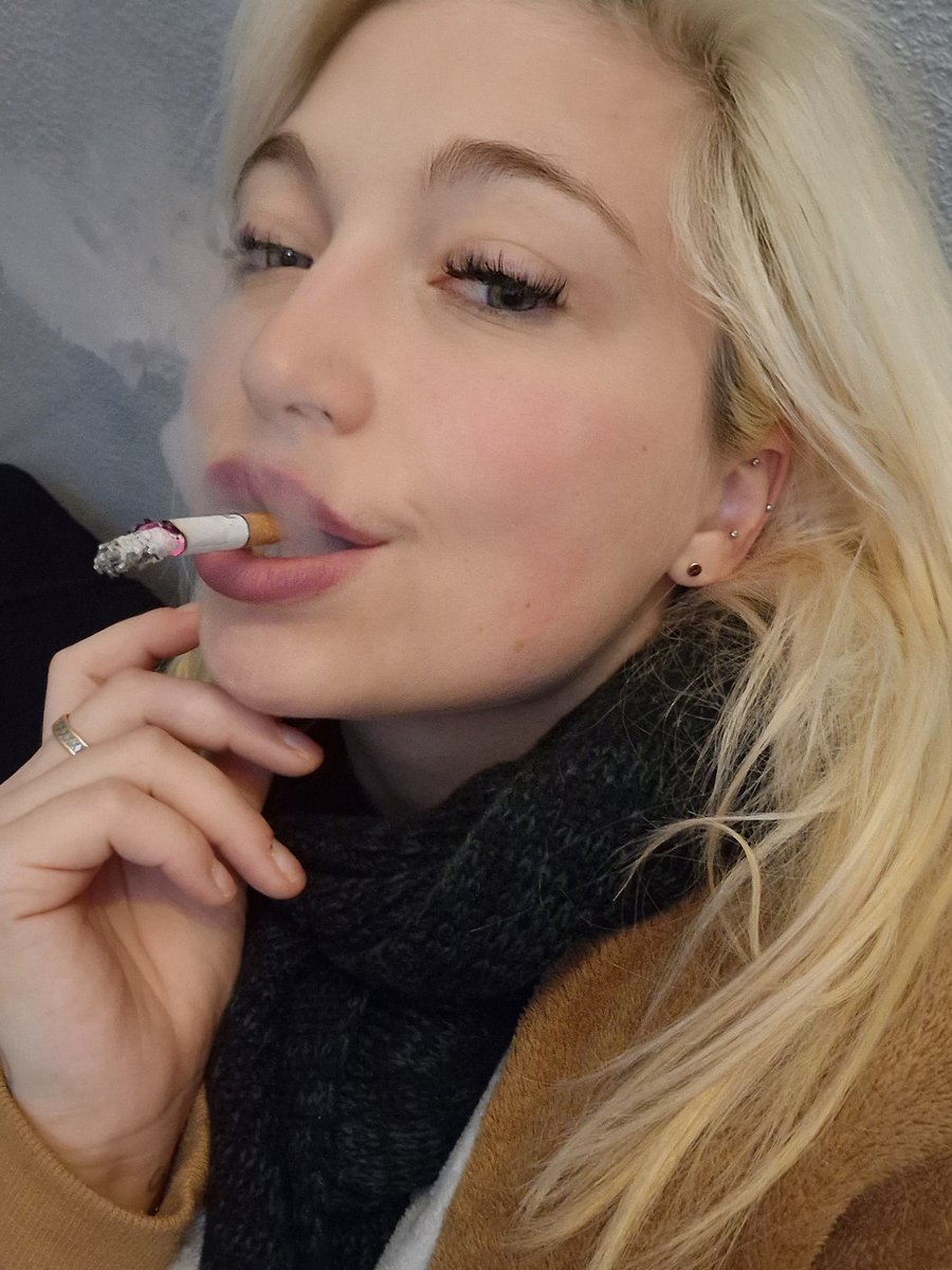 #ootd #onlyfans_girl #SmokingHot #cigarette #deepinhale