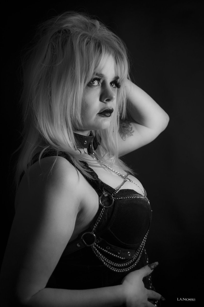 LANICHOLLSPHOTO's tweet photo. Great Alt Rock shoot with the lovely Laura in the studio, looking forward to working together again in the future 
#studiophotography #Nikon #portraitphotography #portrait #blackandwhitephotography #MODEL #midlandphotographer #rockchick https://t.co/bWP7hh3qZk