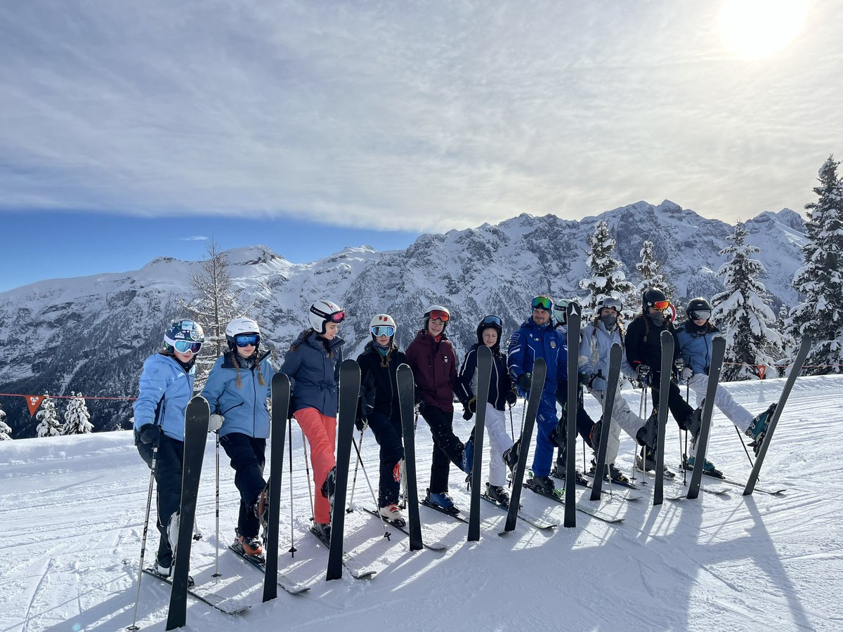 A few snaps from the slopes! 🏔️ 🎿 ⛷️ #SnowBigDeal