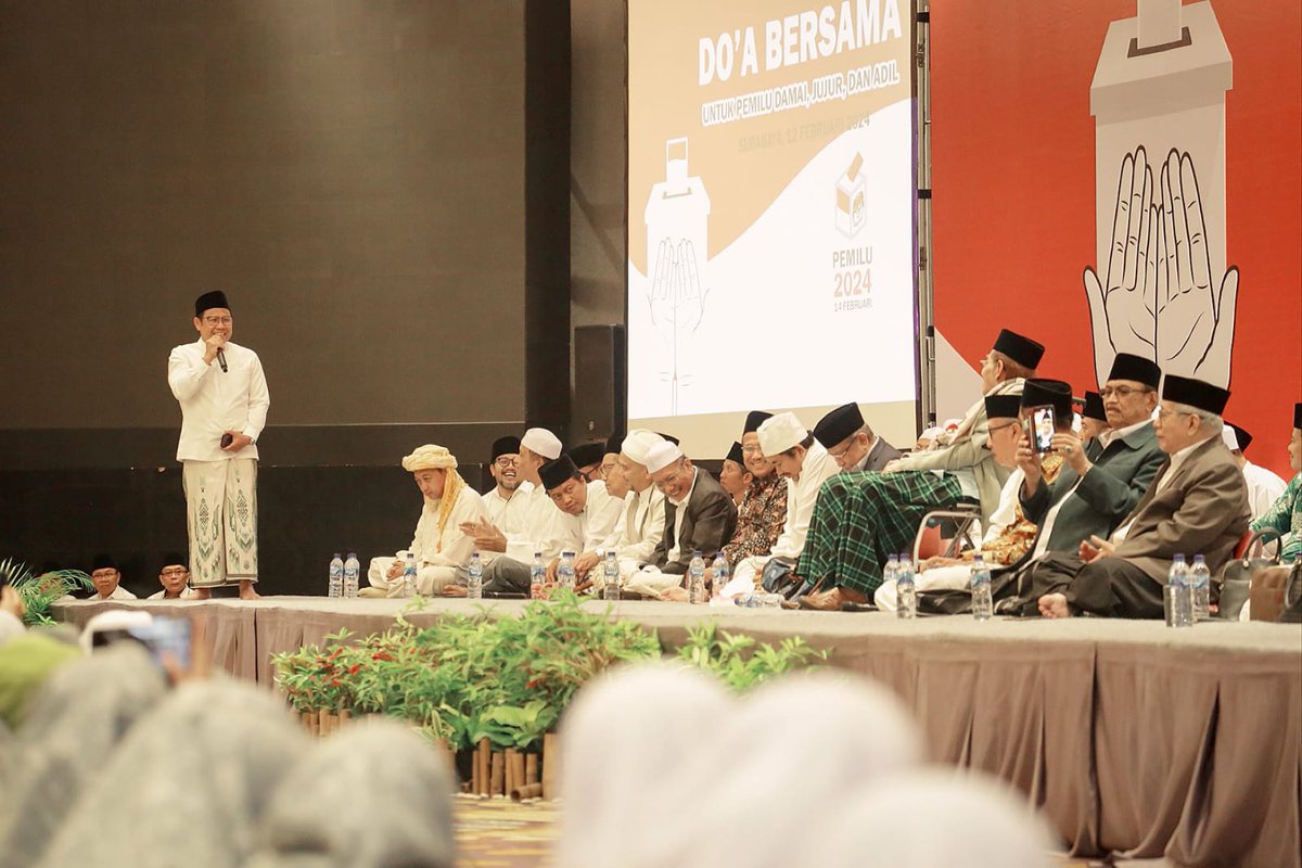 NasikunAk's tweet photo. Insya Allah Solid tidak tergoyahkan. Ada Gus Kautsar Ploso dan gus2 NU lainnya. Walaupun sempat digoda2 dan ditarik2, tetap No 1. 

@aniesbaswedan 
@cakimiNOW 

#01AMINwinElection https://t.co/lO7zkKWuoQ