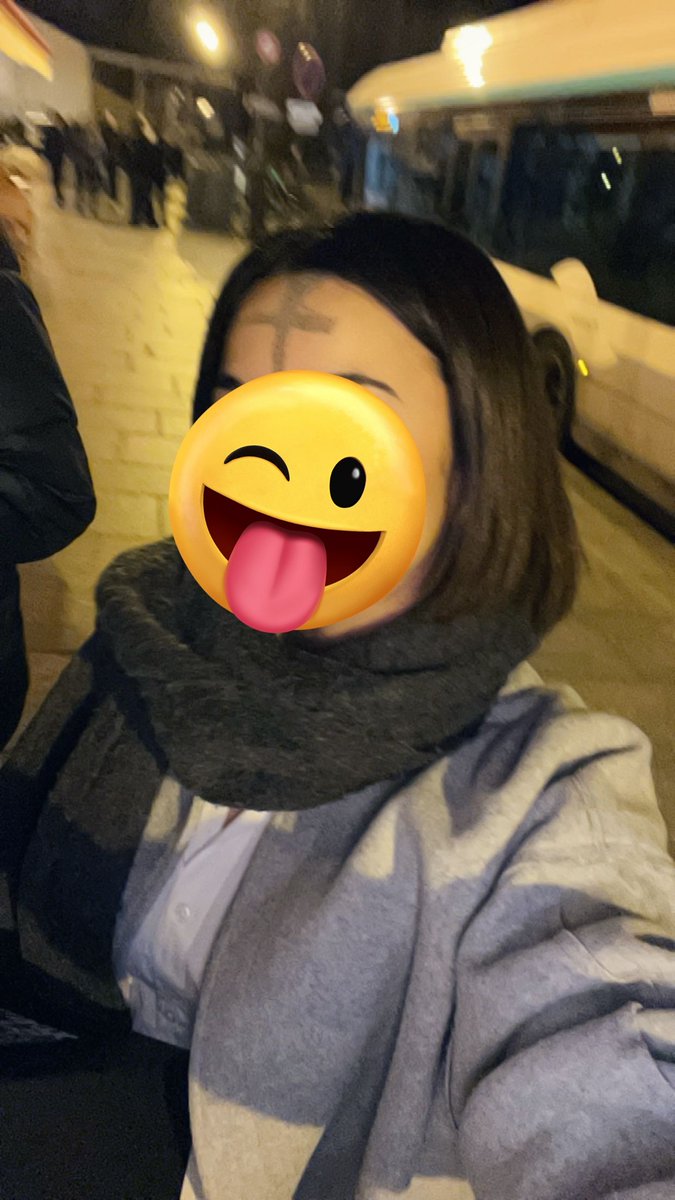 Réel les cendres coulaient jusqu'à mon nez mais je suis la plus heureuse comme chaque année